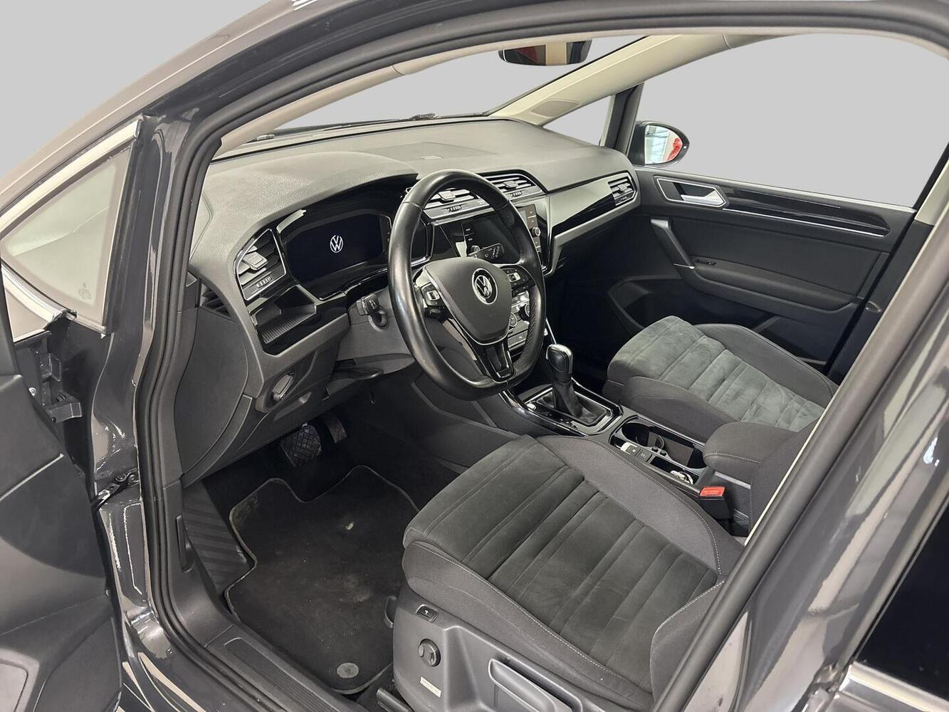 Volkswagen Touran vaihtoauto
