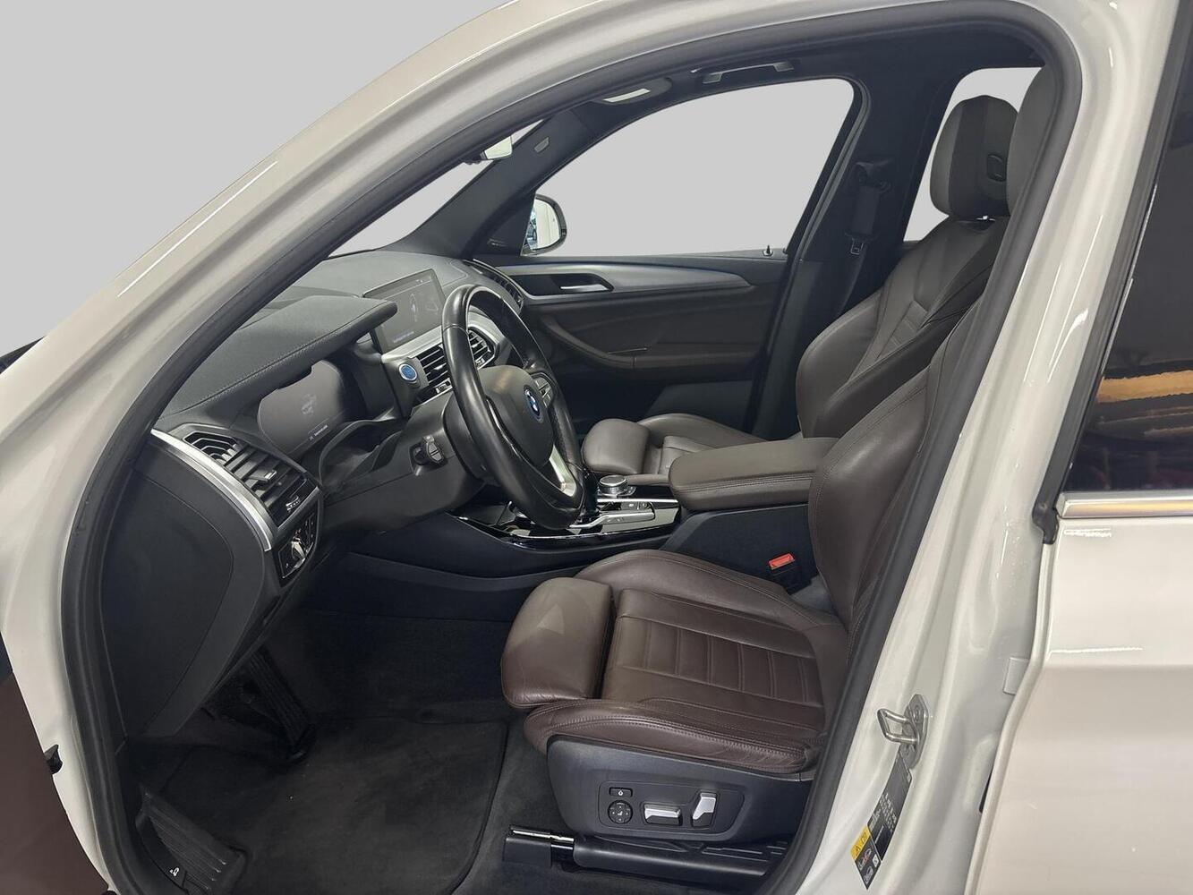 BMW iX3 vaihtoauto