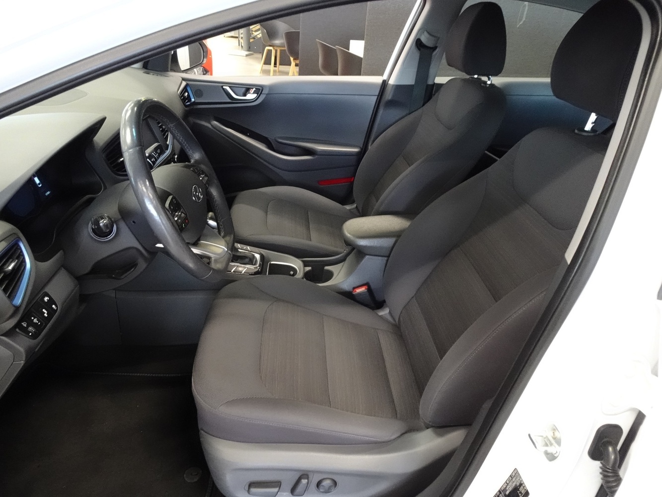 Hyundai IONIQ hybrid vaihtoauto