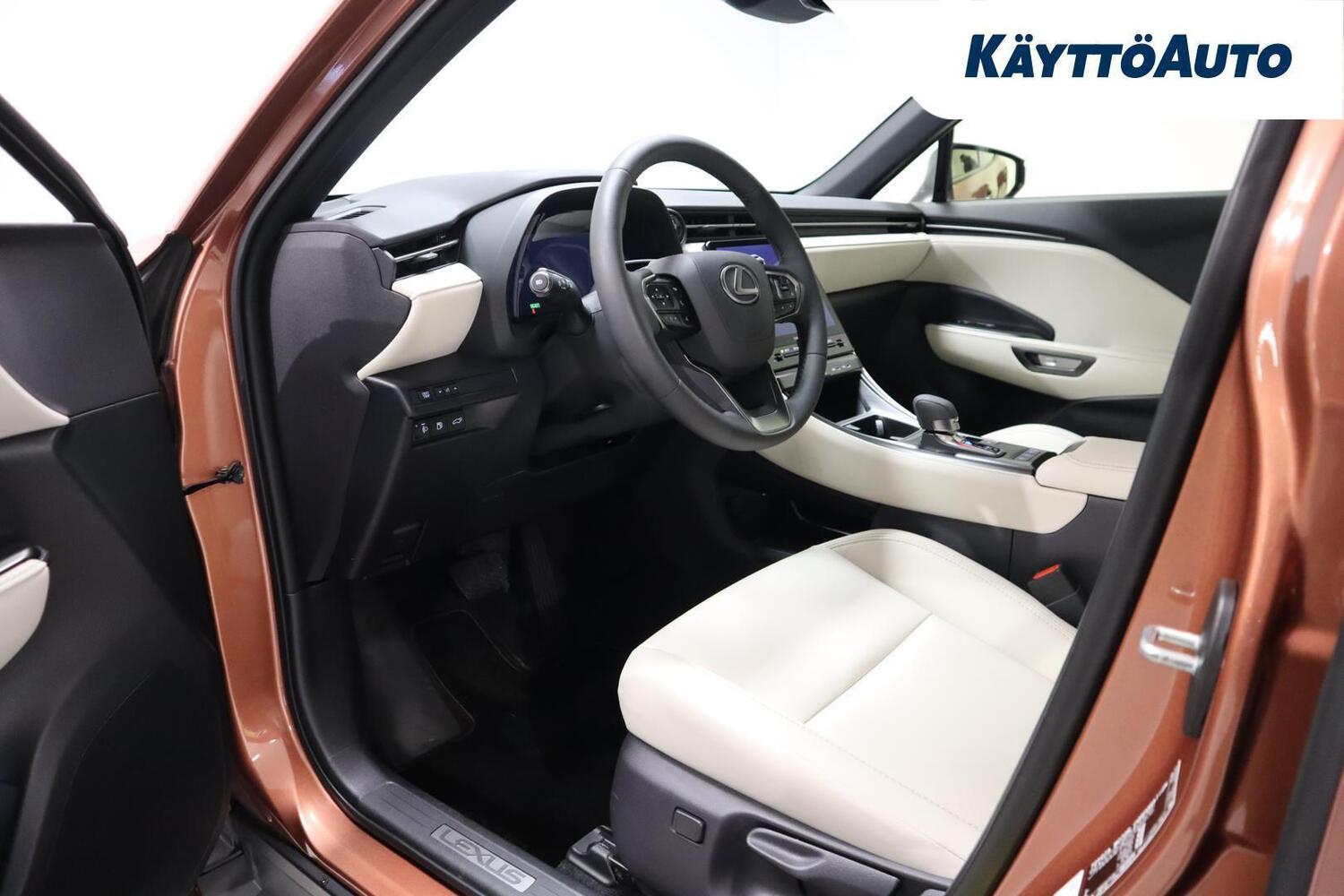 Lexus LBX vaihtoauto