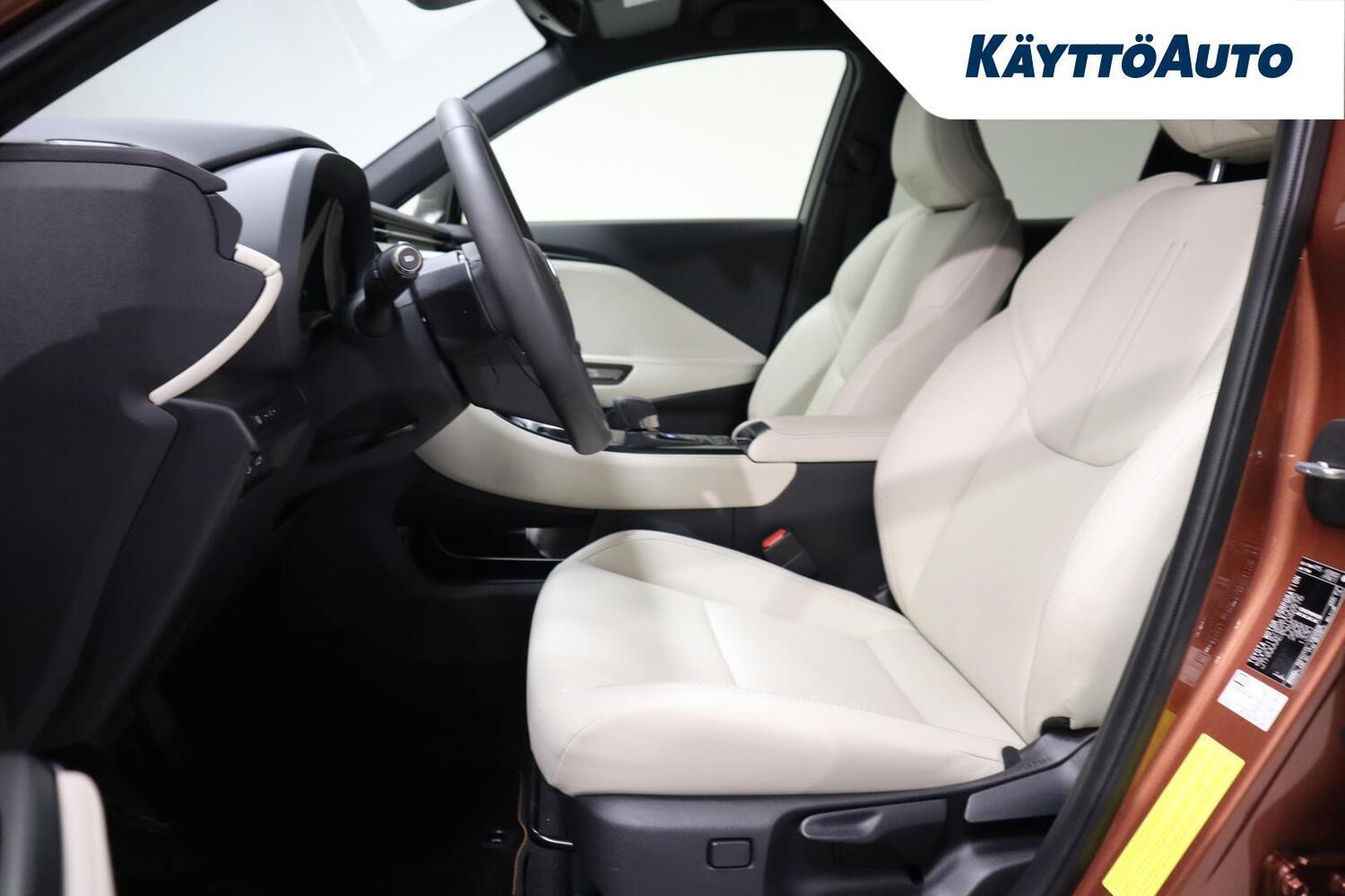 Lexus LBX vaihtoauto