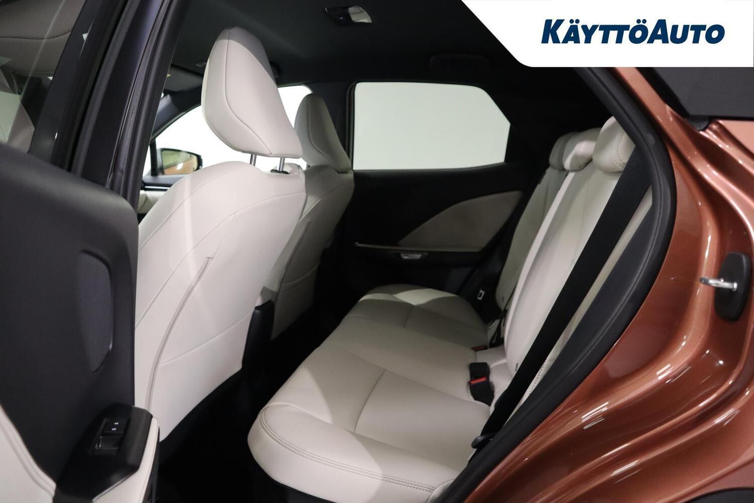 Lexus LBX vaihtoauto