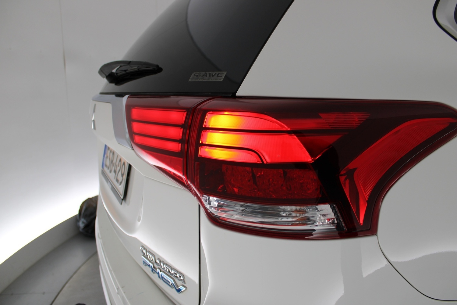 Mitsubishi Outlander PHEV vaihtoauto