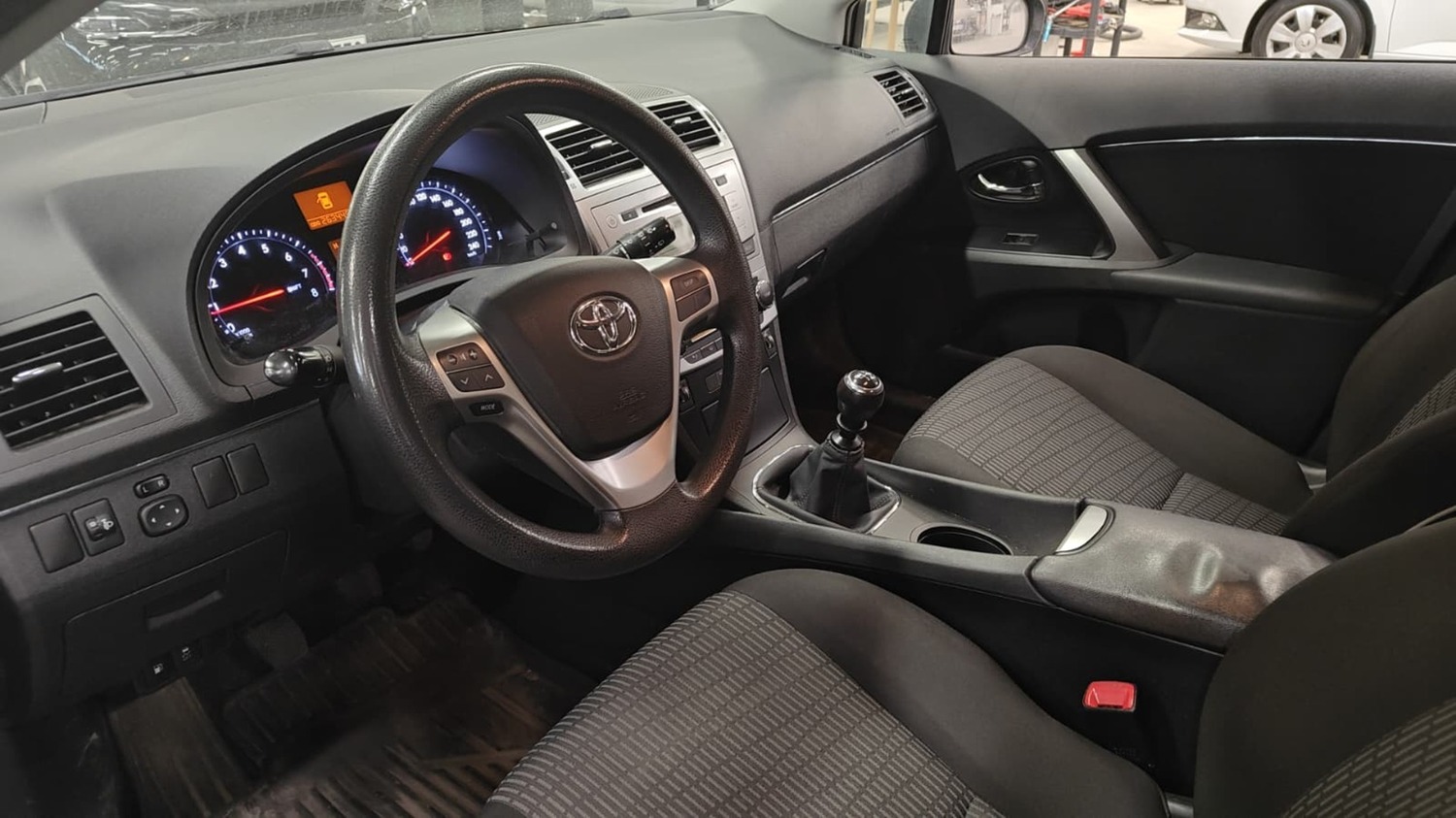 Toyota Avensis vaihtoauto
