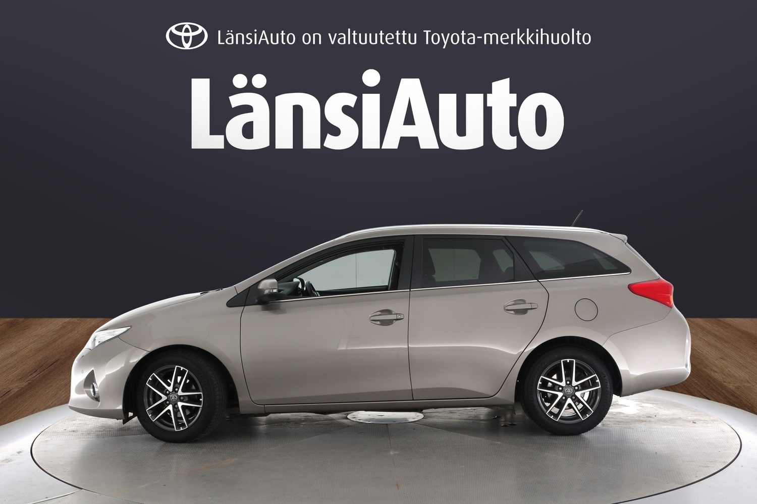 Toyota Auris vaihtoauto