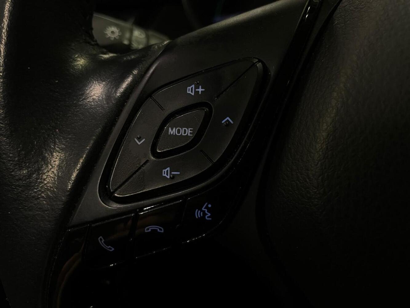 Toyota C-HR vaihtoauto