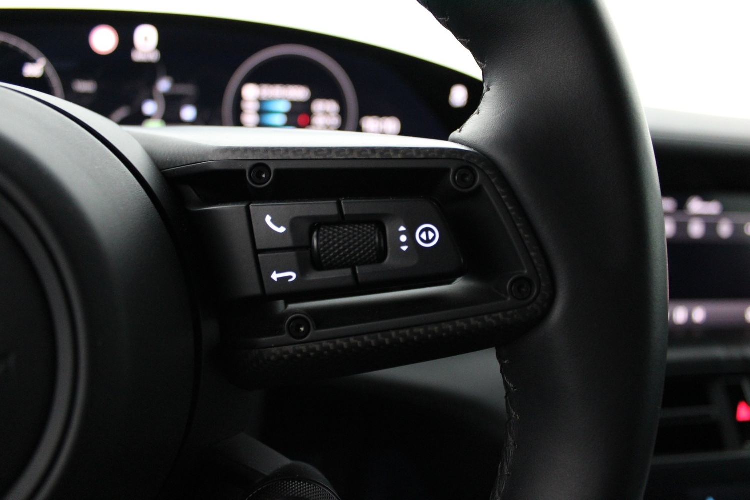 Porsche Taycan vaihtoauto