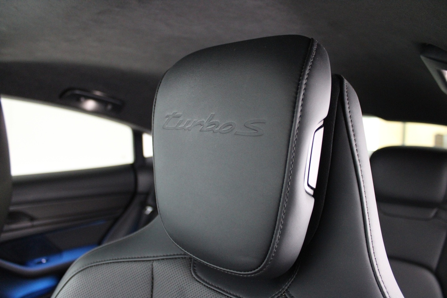 Porsche Taycan vaihtoauto