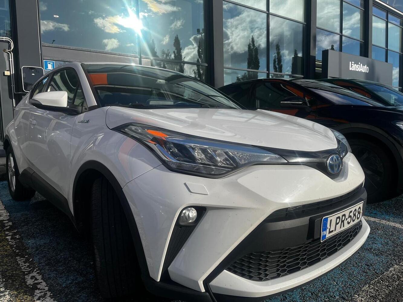 Toyota C-HR vaihtoauto