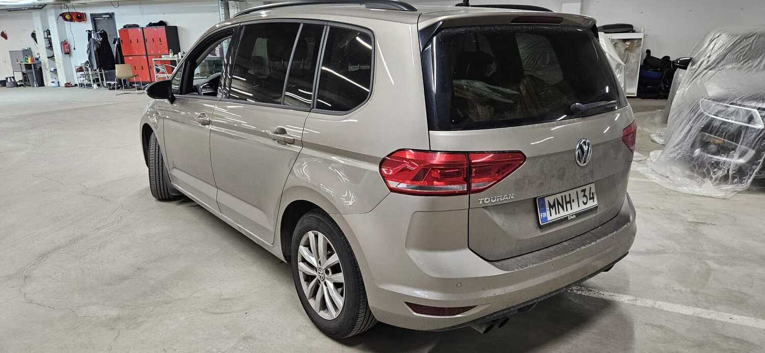 Volkswagen Touran vaihtoauto