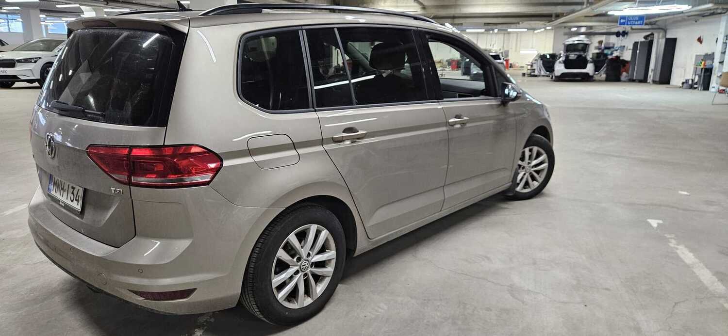 Volkswagen Touran vaihtoauto