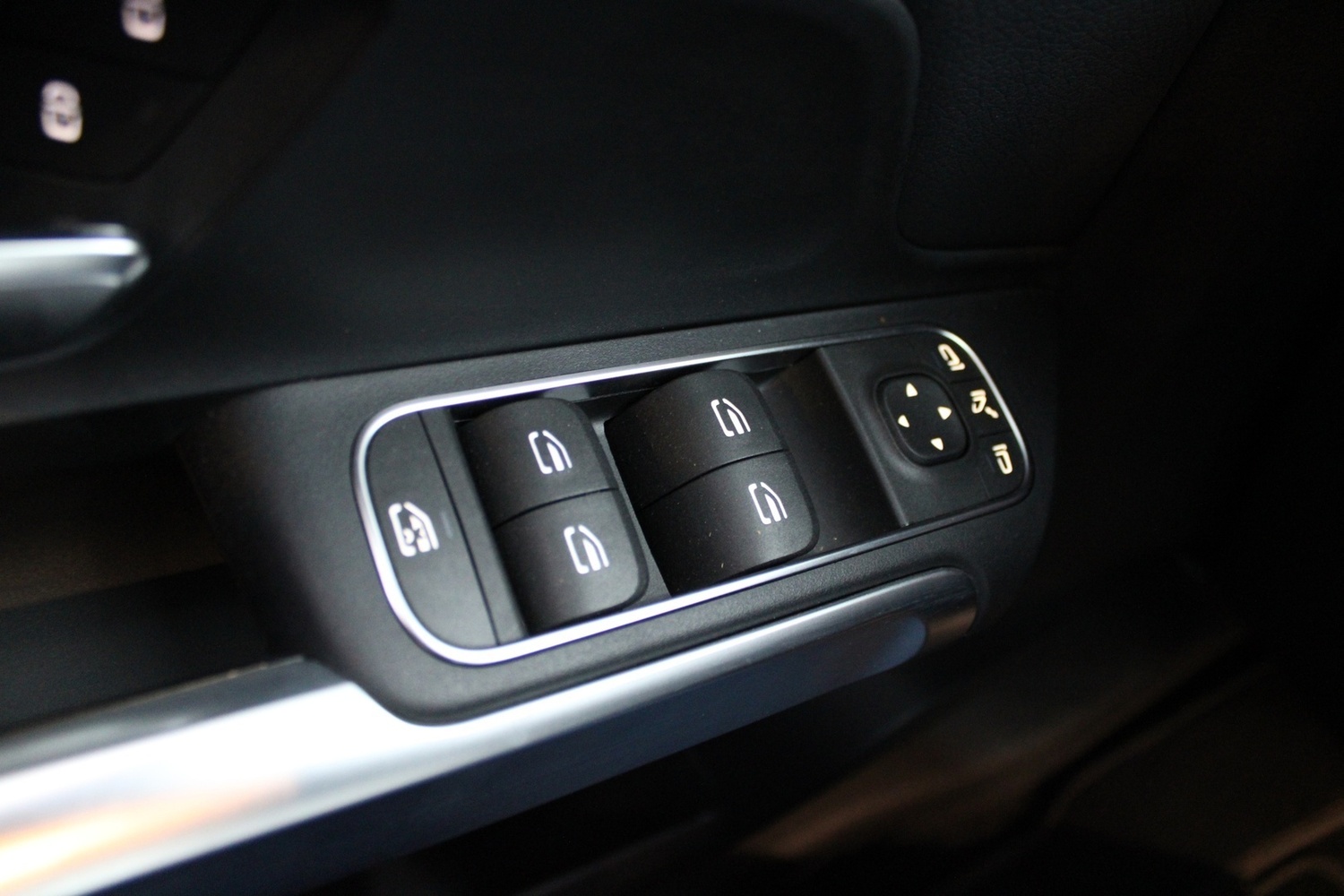Mercedes-Benz EQB vaihtoauto