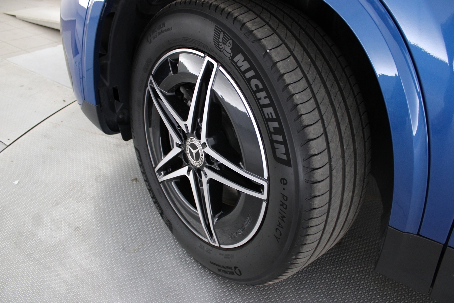 Mercedes-Benz EQA vaihtoauto