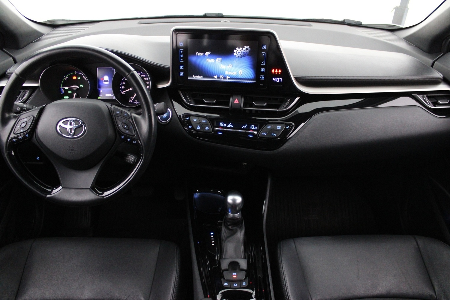 Toyota C-HR vaihtoauto