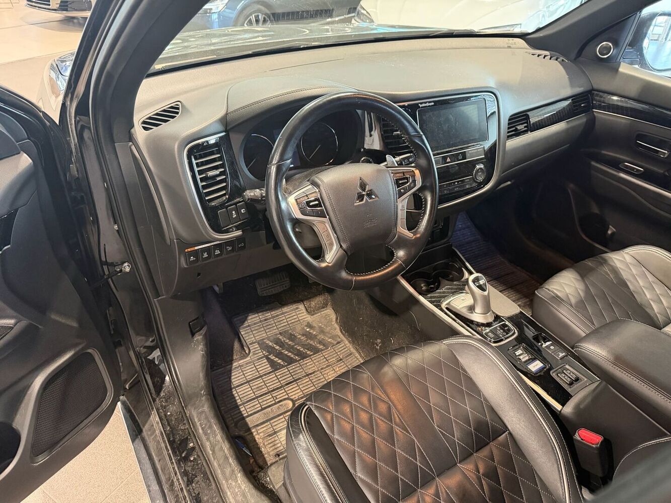 Mitsubishi Outlander PHEV vaihtoauto