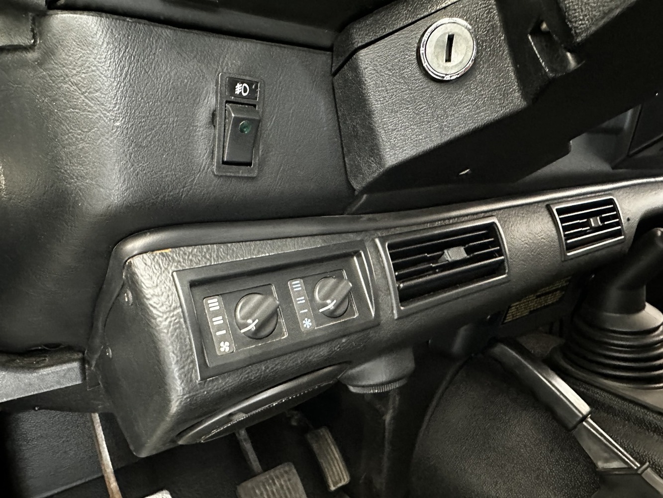 Land Rover Defender vaihtoauto