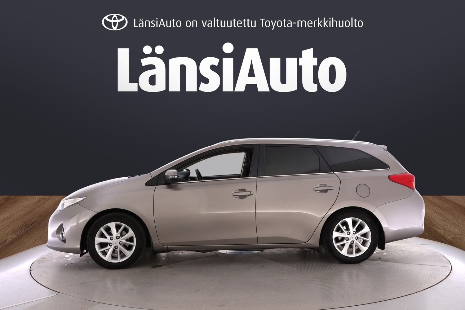 Toyota Auris vaihtoauto