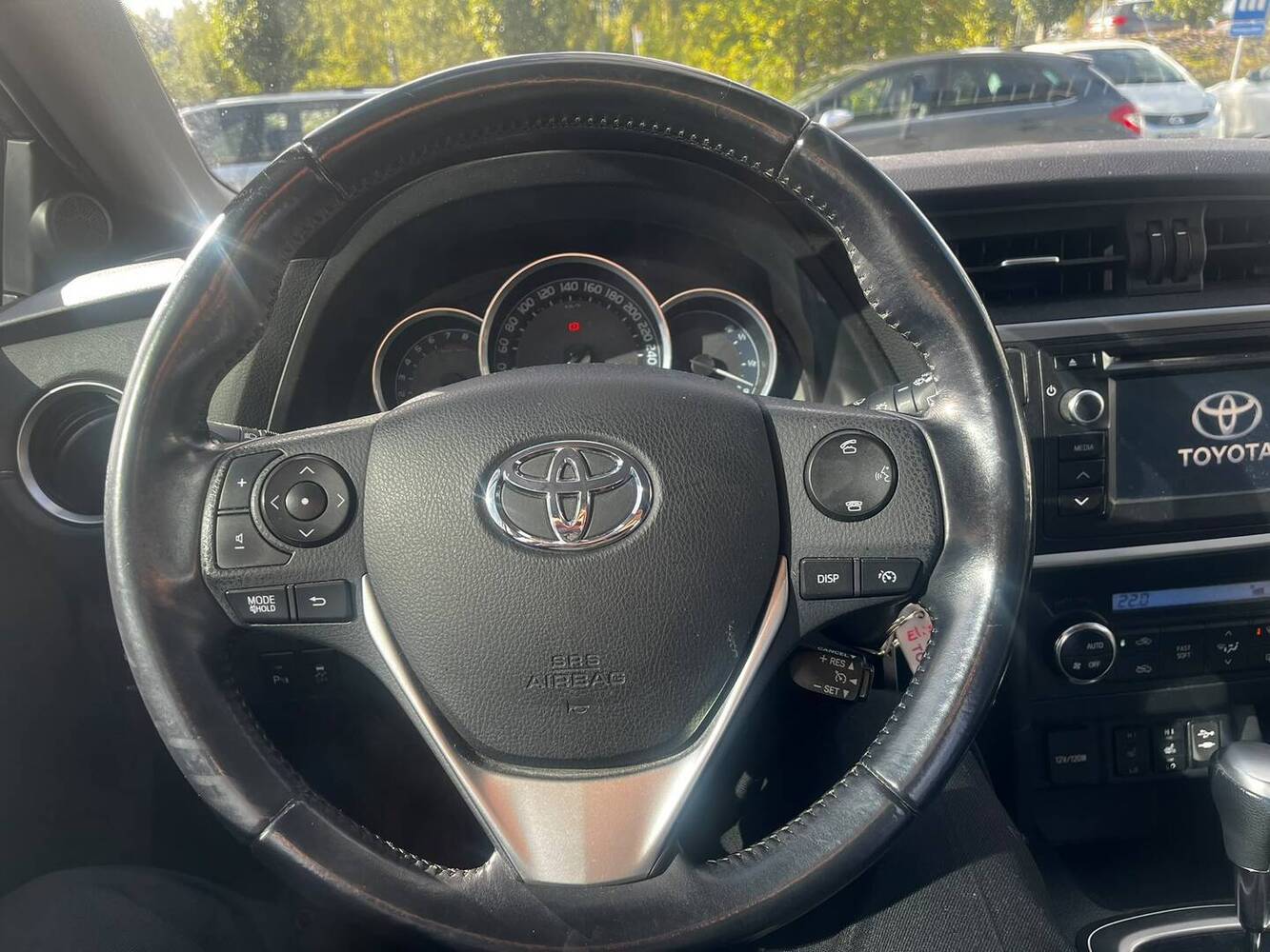 Toyota Auris vaihtoauto