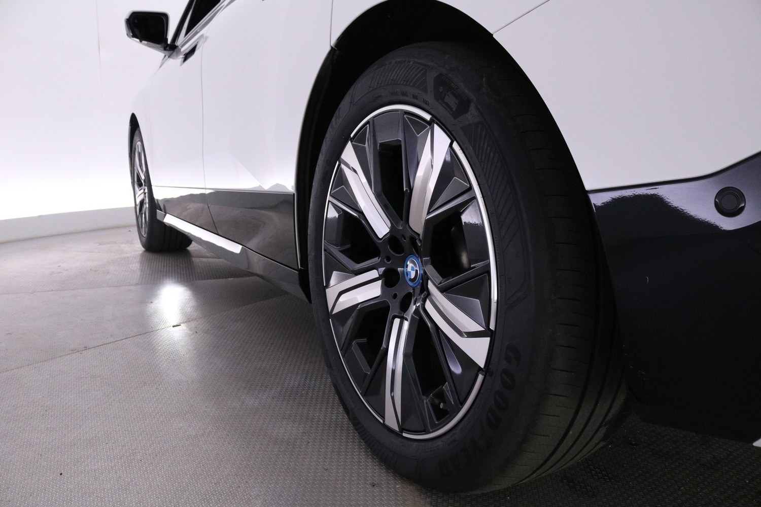 BMW iX vaihtoauto
