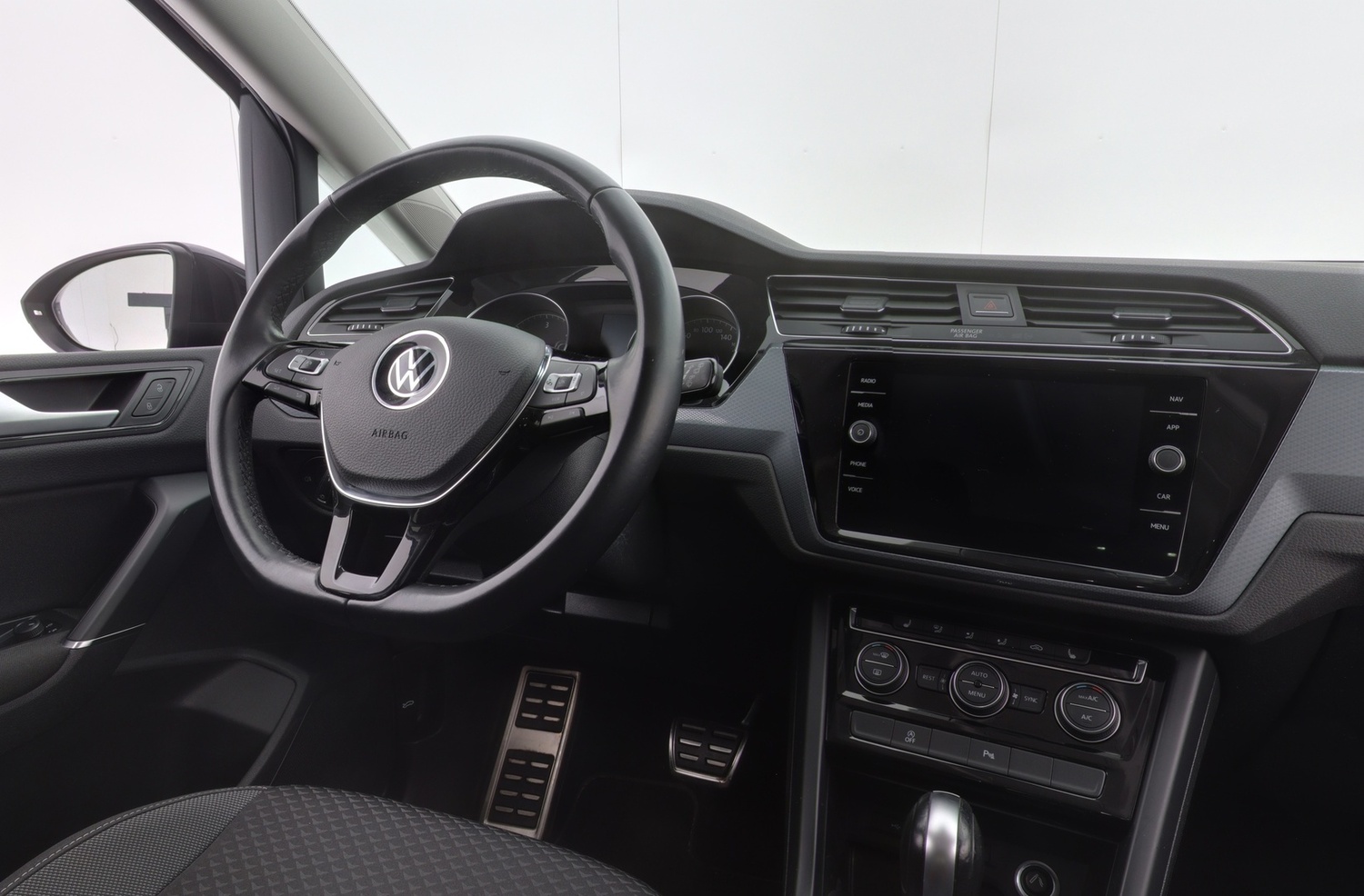 Volkswagen Touran vaihtoauto