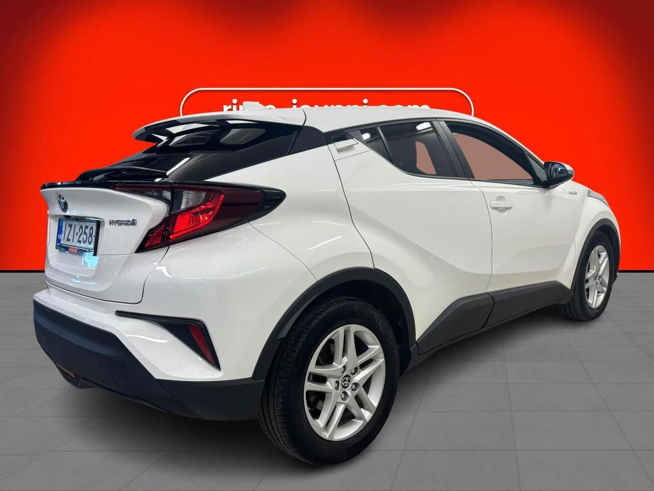 Toyota C-HR vaihtoauto
