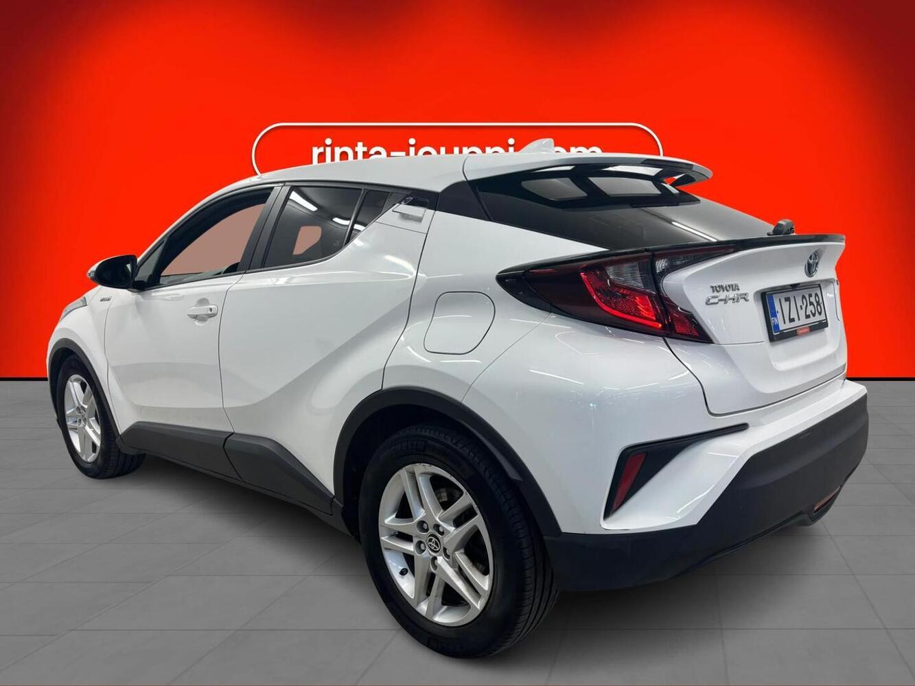 Toyota C-HR vaihtoauto