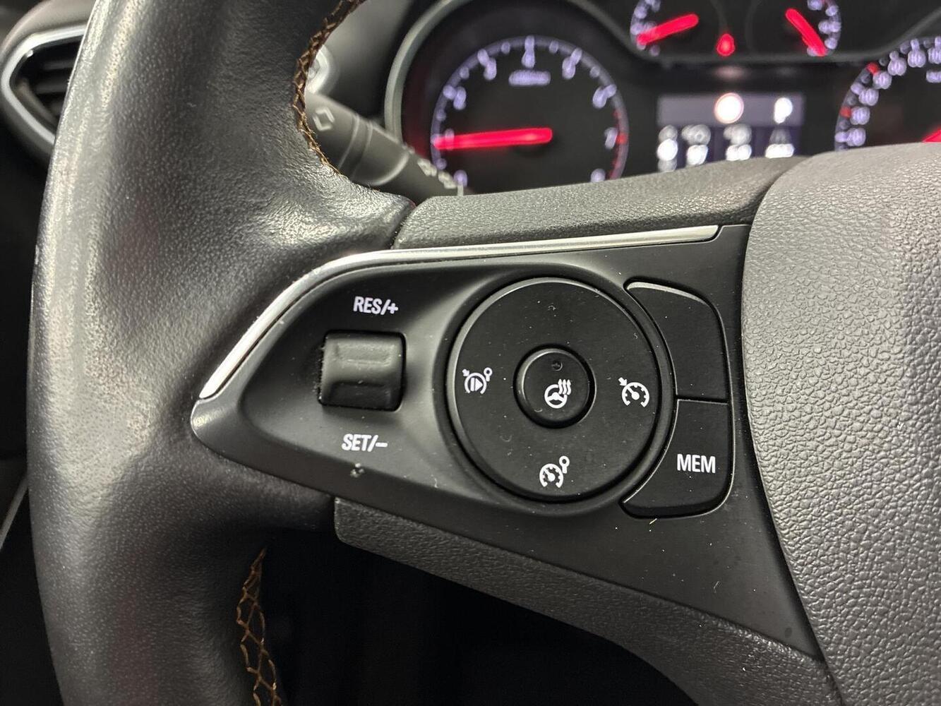 Opel Crossland X vaihtoauto