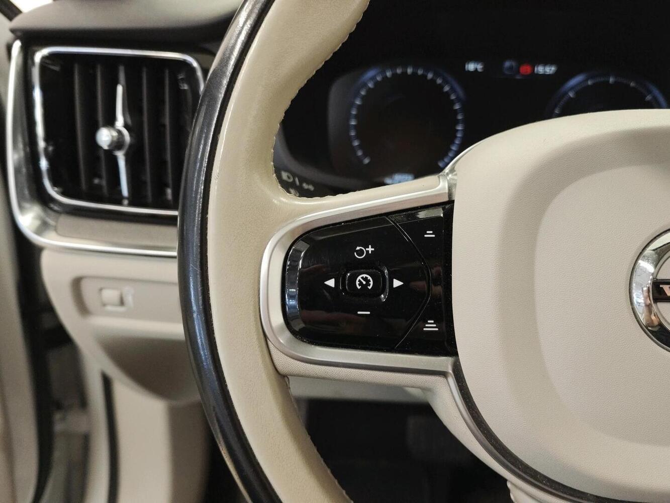 Volvo V60 Cross Country vaihtoauto