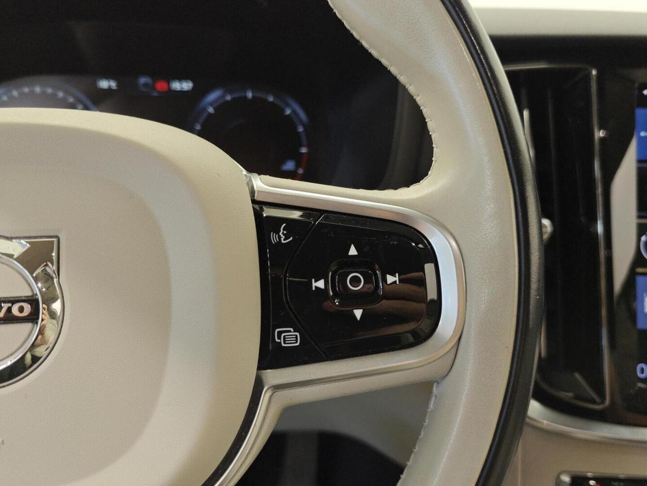 Volvo V60 Cross Country vaihtoauto