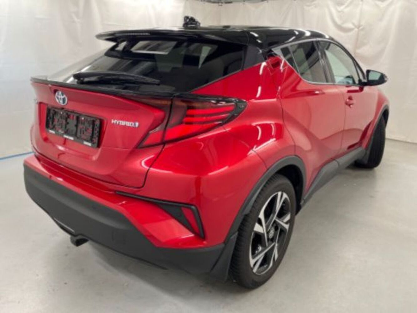 Toyota C-HR vaihtoauto