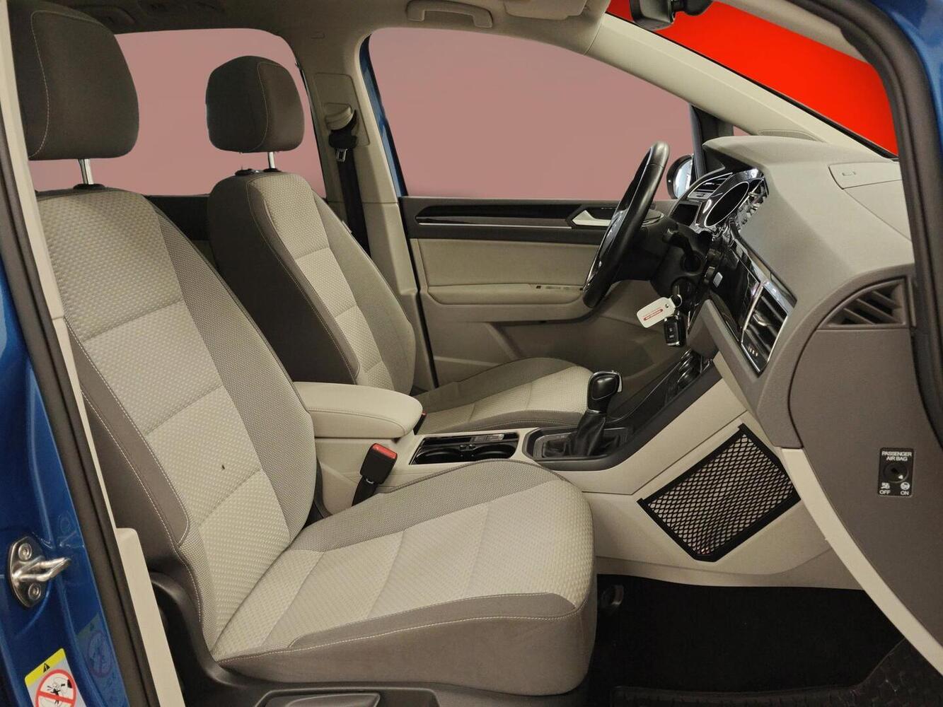 Volkswagen Touran vaihtoauto
