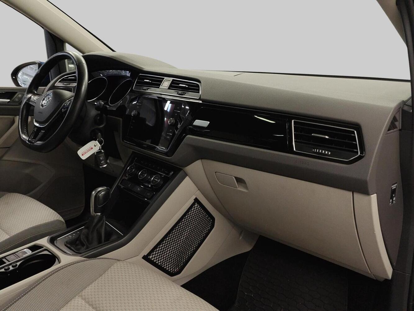 Volkswagen Touran vaihtoauto