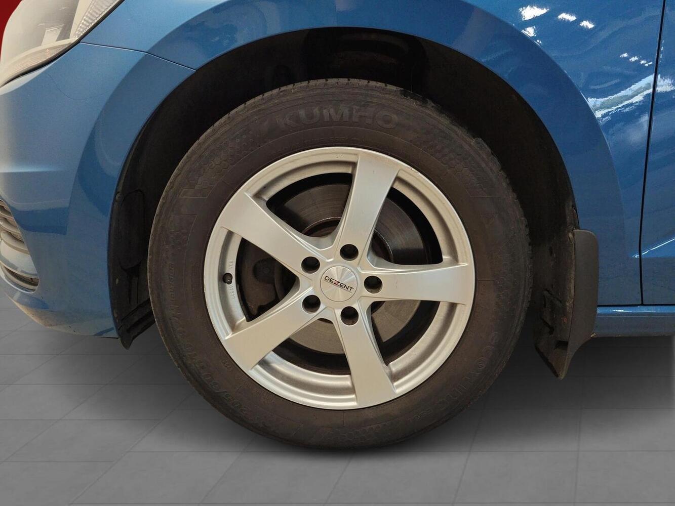 Volkswagen Touran vaihtoauto
