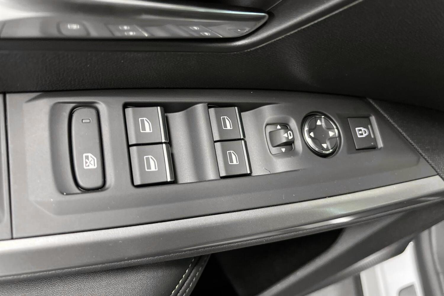 Peugeot E-3008 vaihtoauto