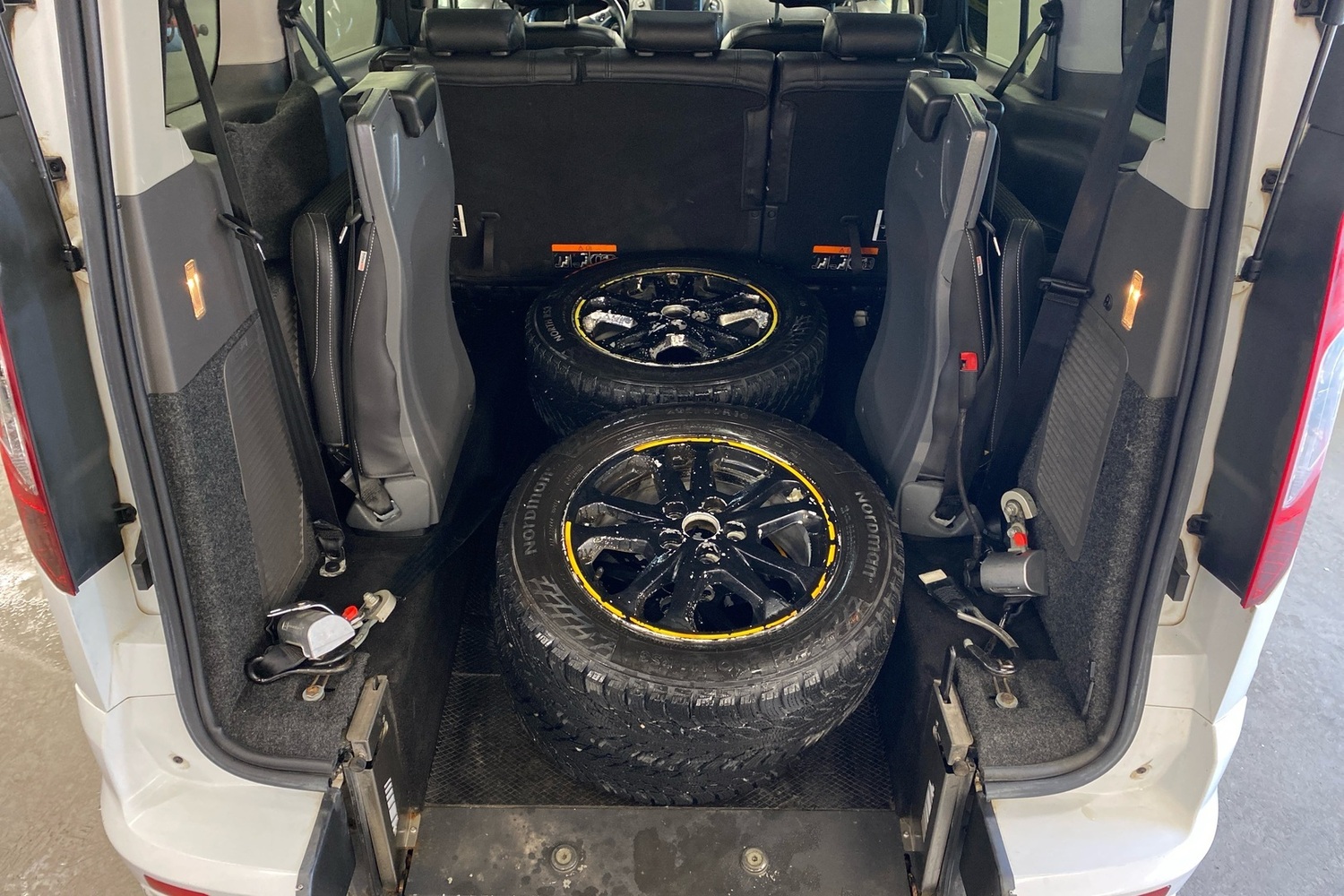 Ford Grand Tourneo Connect vaihtoauto