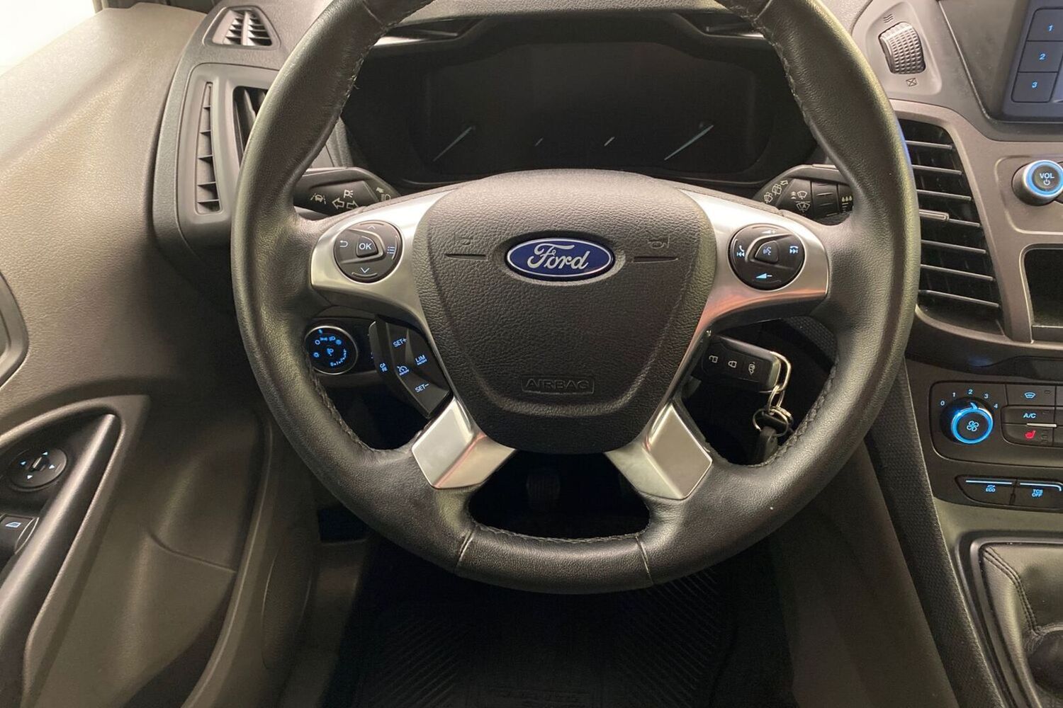 Ford Tourneo Connect vaihtoauto