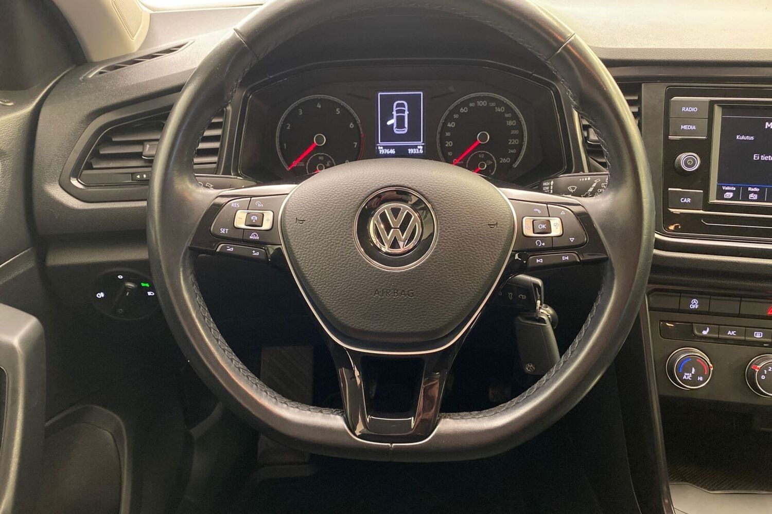 Volkswagen T-Roc vaihtoauto