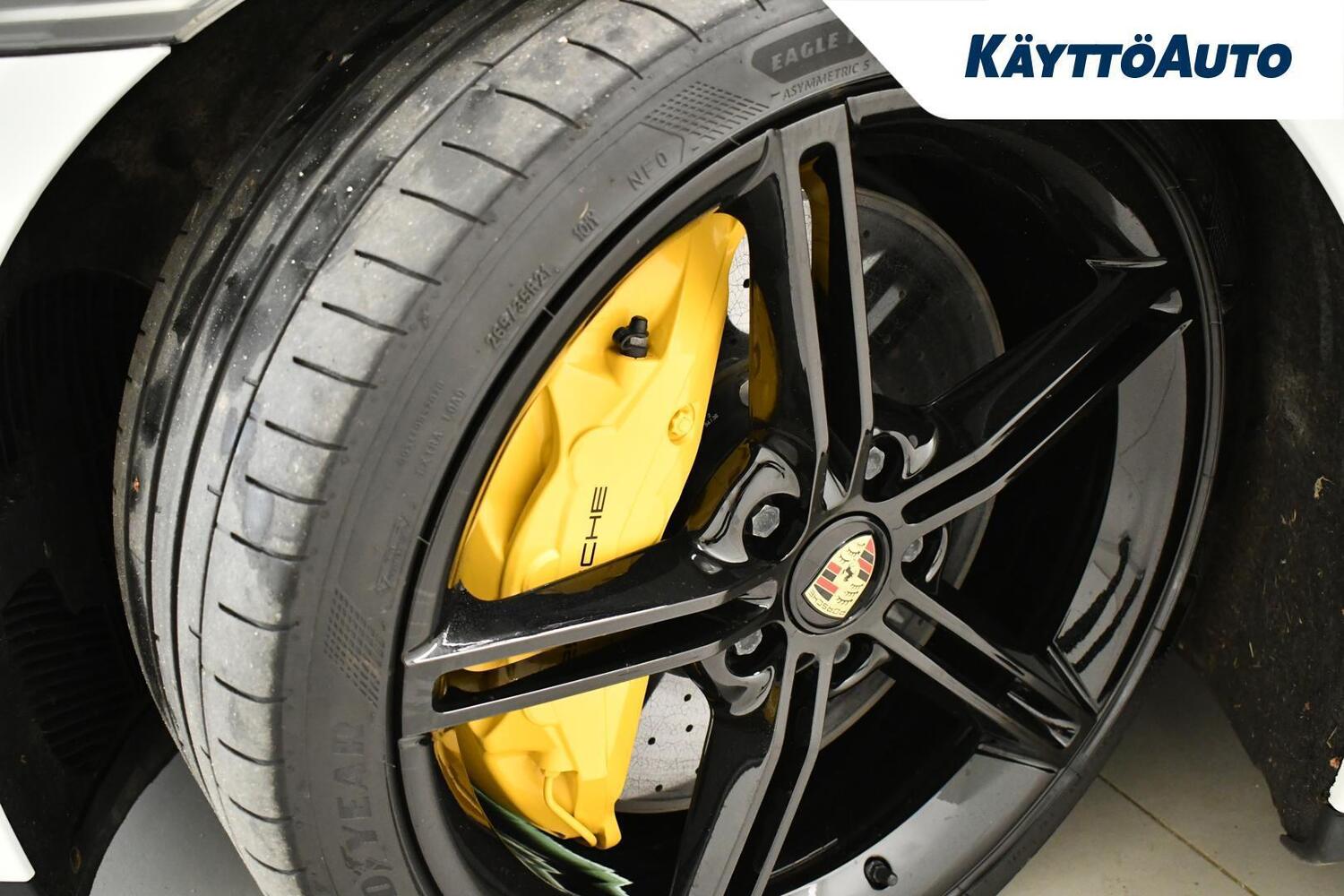 Porsche Taycan vaihtoauto