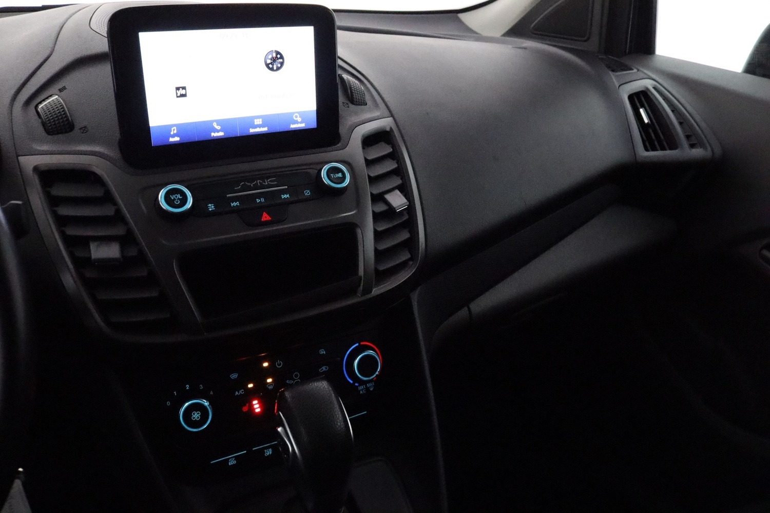 Ford Transit Connect vaihtoauto