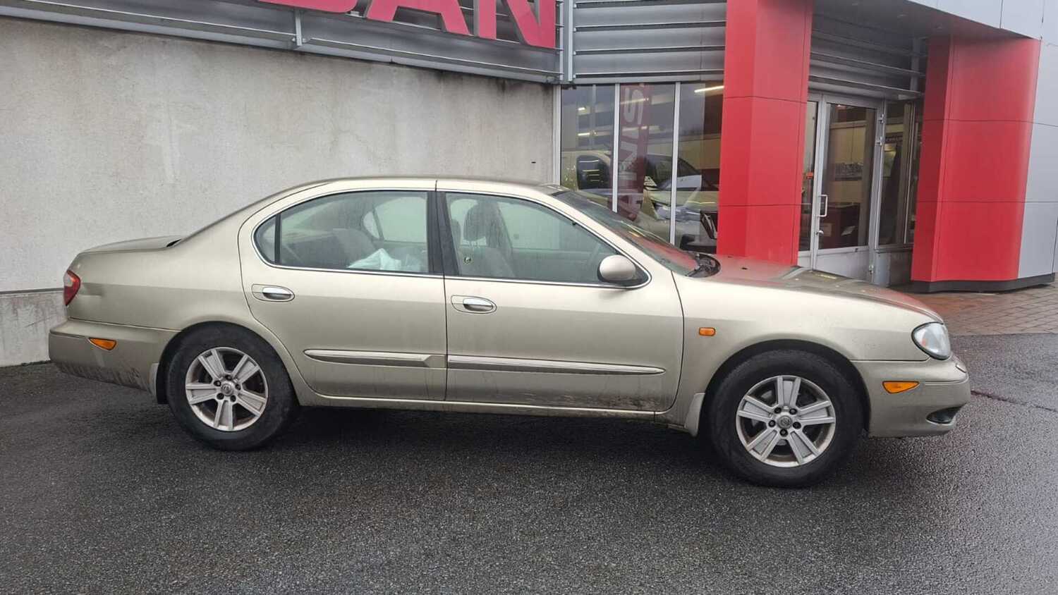 Nissan Maxima vaihtoauto