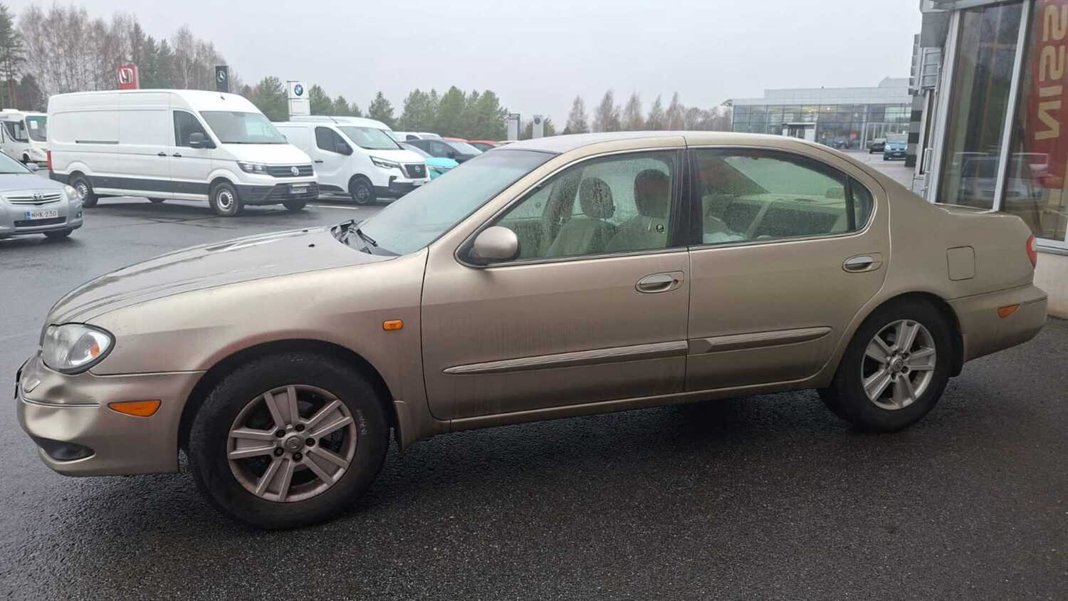 Nissan Maxima vaihtoauto
