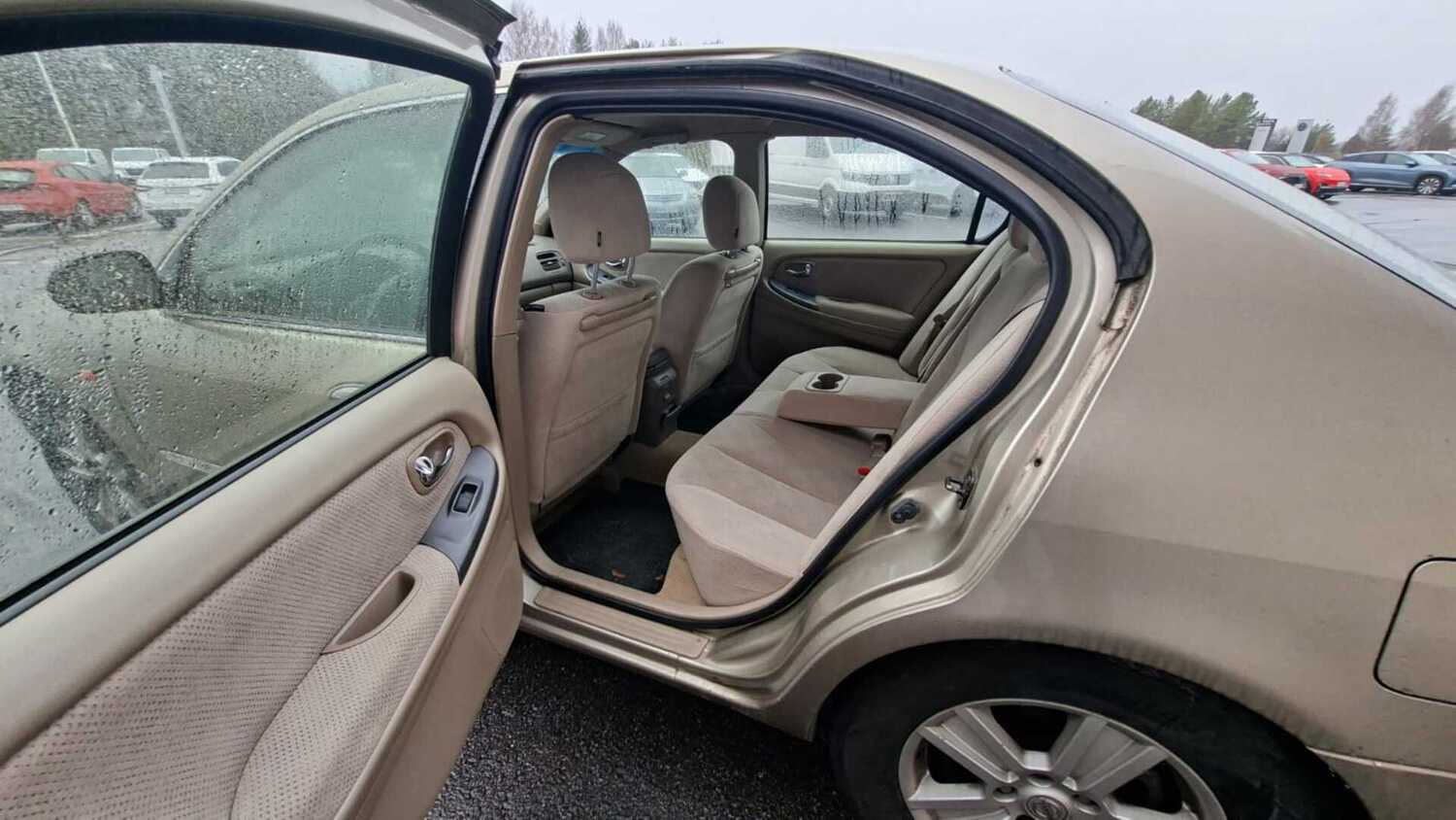 Nissan Maxima vaihtoauto