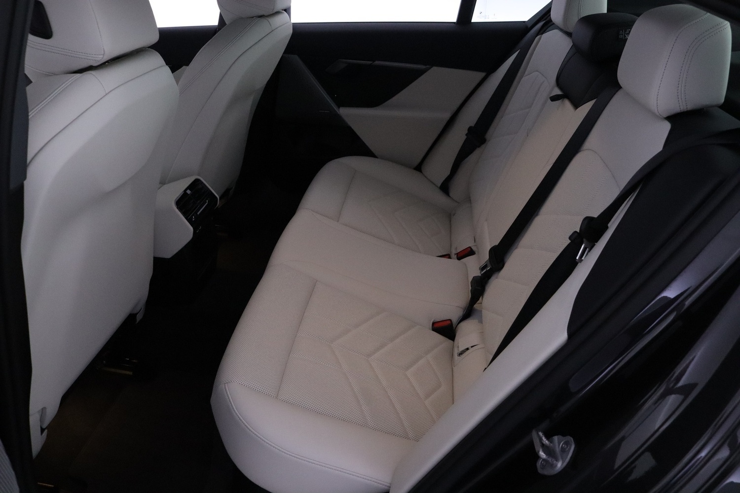 BMW i5 vaihtoauto