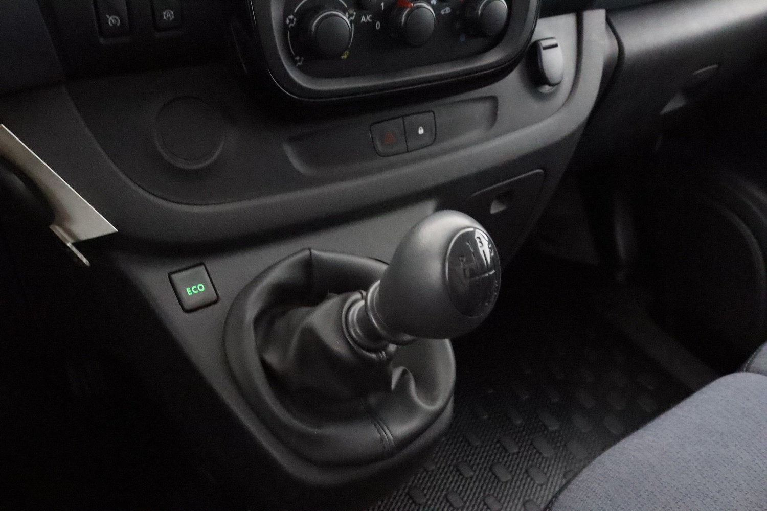 Opel Vivaro vaihtoauto