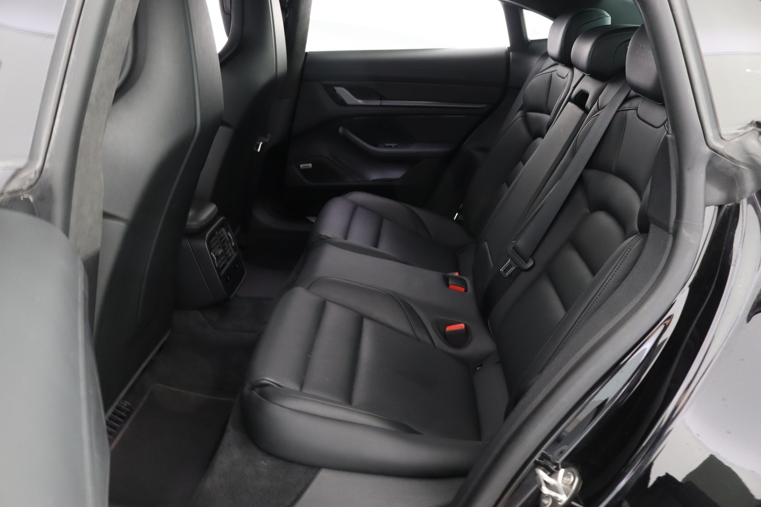 Porsche Taycan vaihtoauto