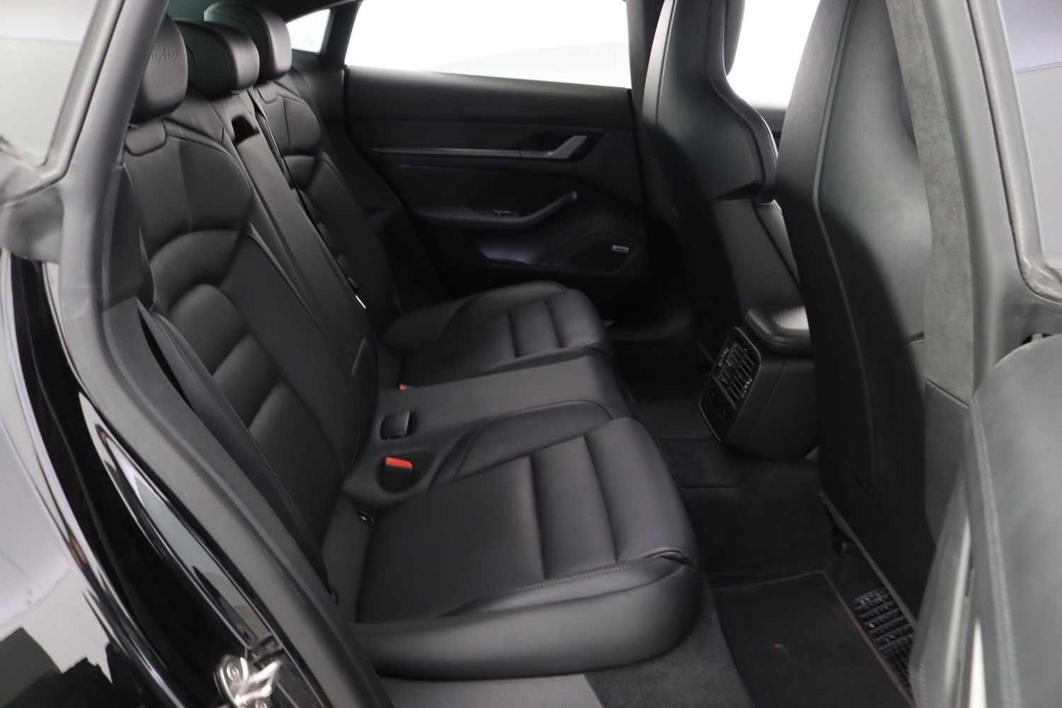 Porsche Taycan vaihtoauto