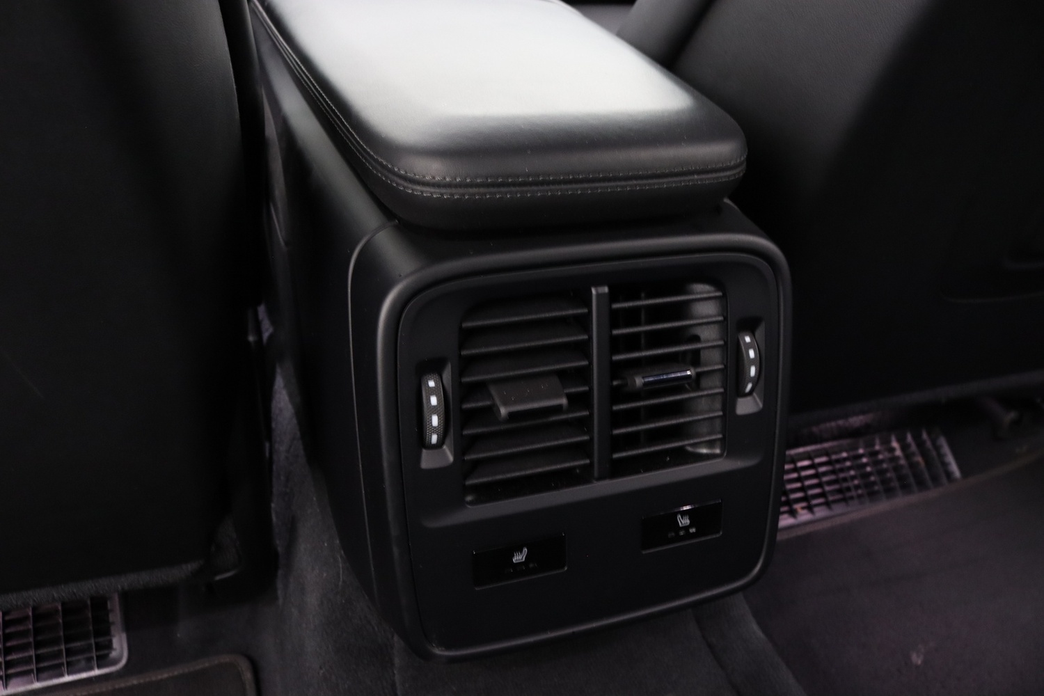 Porsche Taycan vaihtoauto