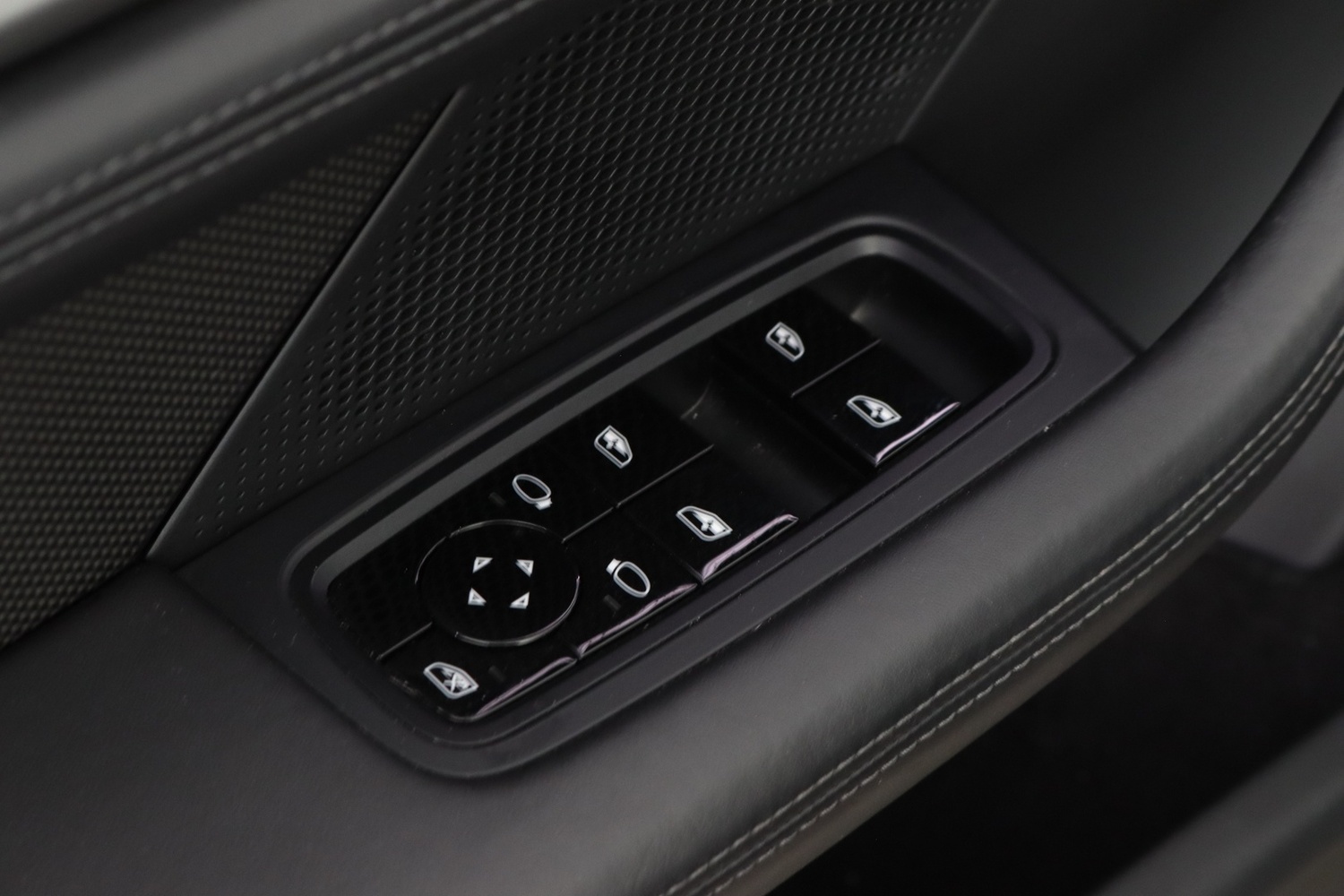 Porsche Taycan vaihtoauto