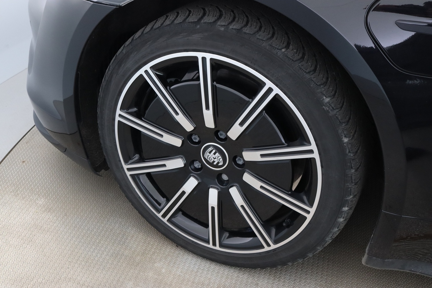 Porsche Taycan vaihtoauto