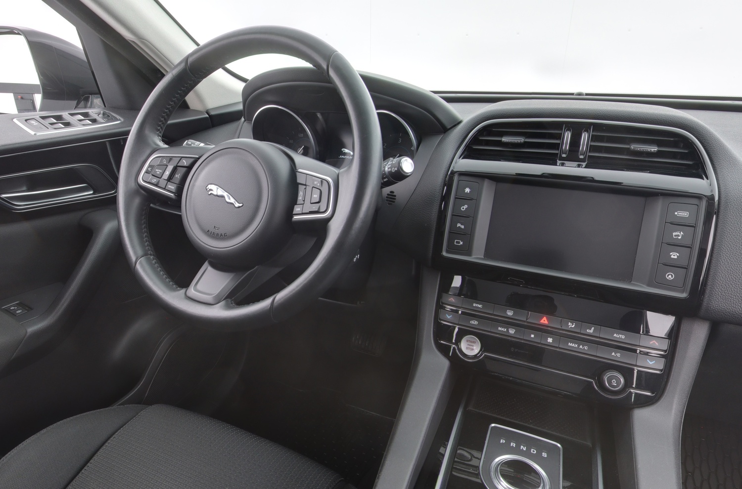 Jaguar F-PACE vaihtoauto